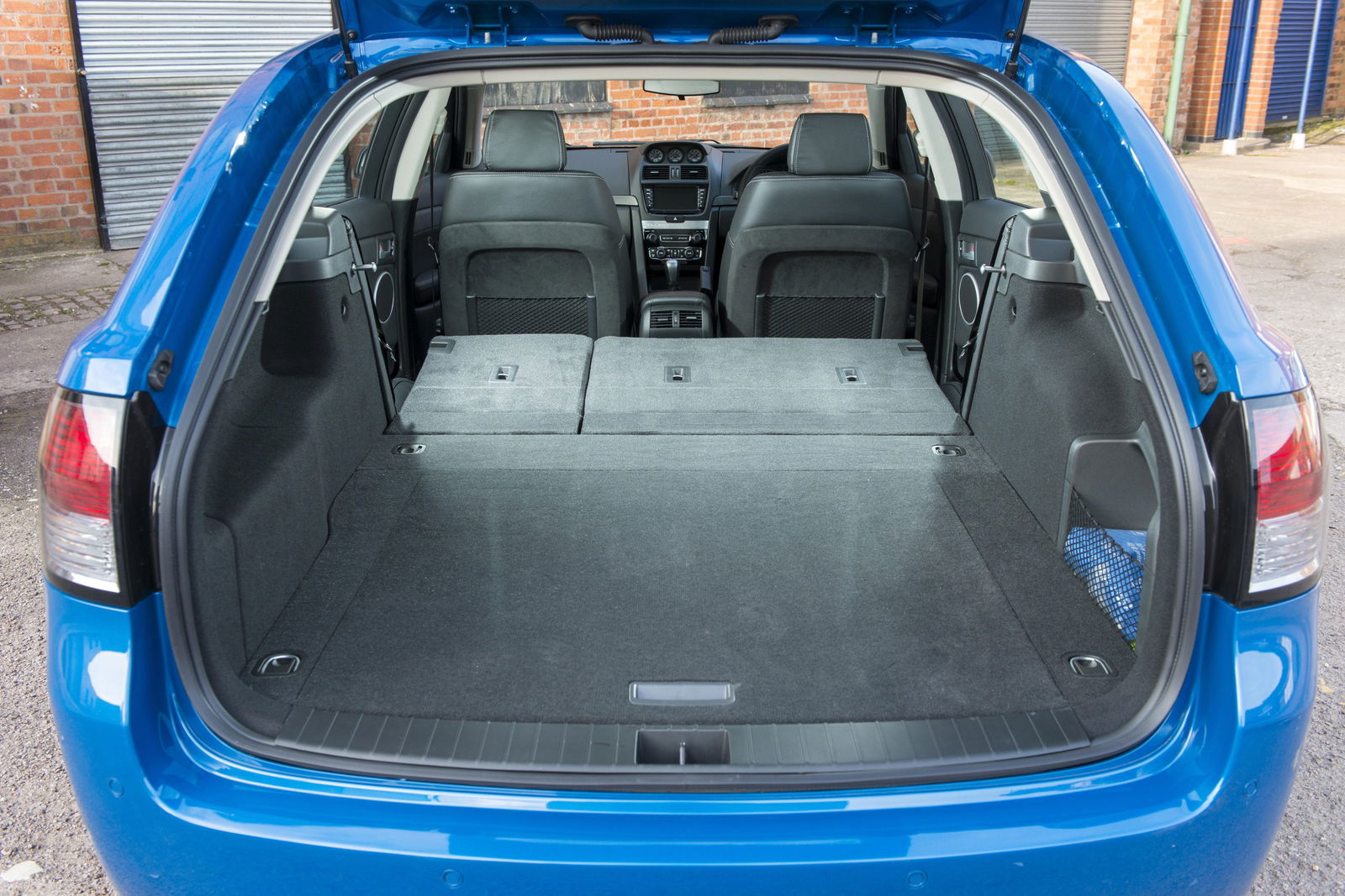 Vauxhall VXR8 Tourer - boot